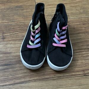 fabkids Black Canvas Sneakers with Pastel Rainbow Elastic Laces